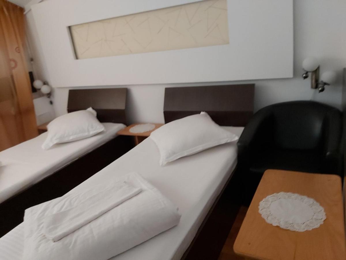 Hotel Turist Resita Eksteriør billede