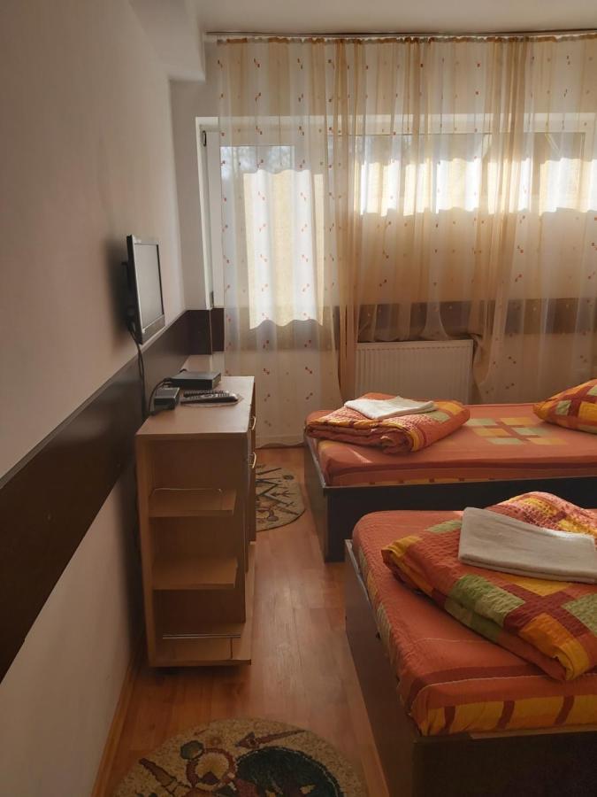 Hotel Turist Resita Eksteriør billede