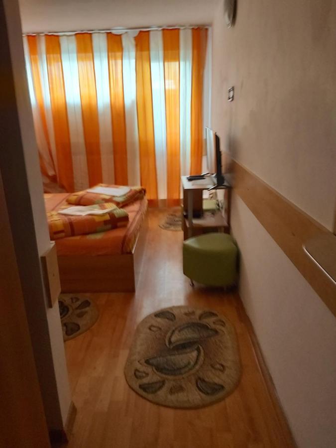 Hotel Turist Resita Eksteriør billede